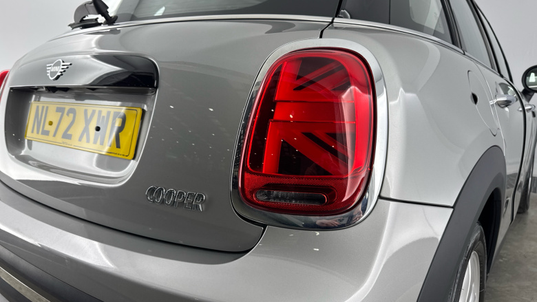 MINI Hatchback 1.5 Cooper Classic 5dr Auto Petrol Hatchback